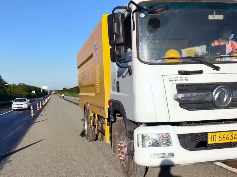 倒车进行碎石回收作业