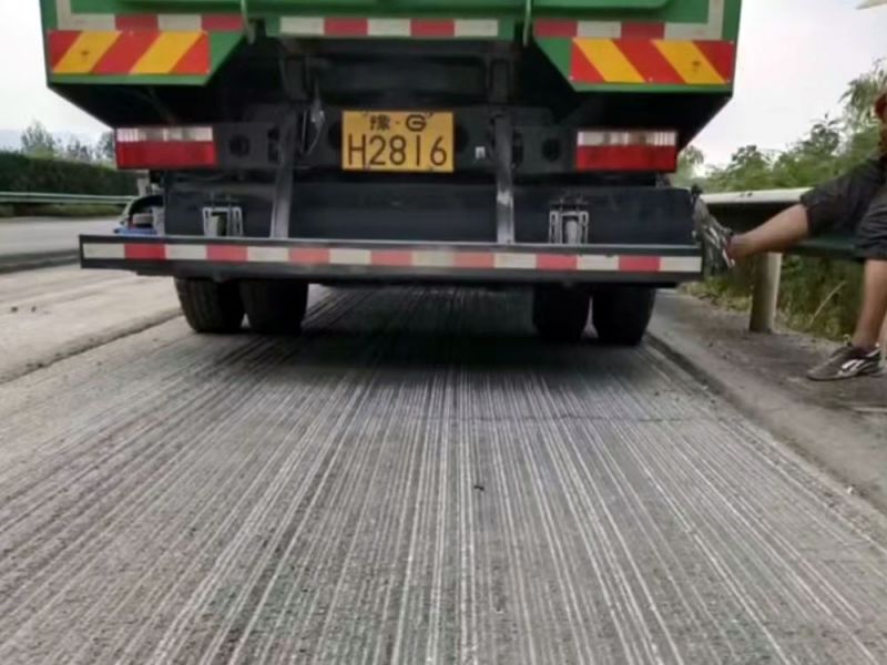 京港澳高速养护施工铣刨后清扫作业